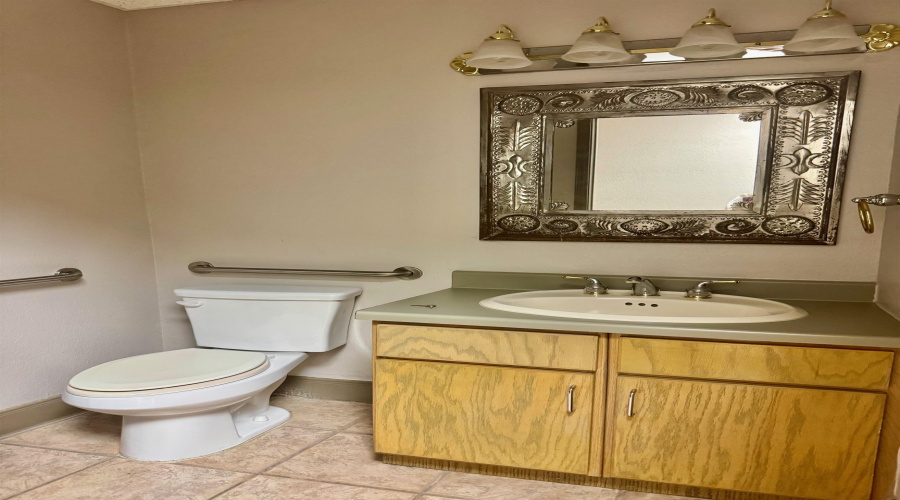 104 Del Ct, Laredo, Texas 78041, 1 Room Rooms,2 BathroomsBathrooms,Commercial retail/office,For Rent,104 Del Ct,20253653