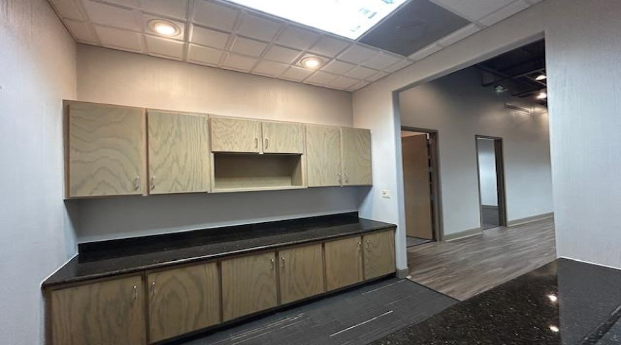 104 Del Ct, Laredo, Texas 78041, 1 Room Rooms,2 BathroomsBathrooms,Commercial retail/office,For Rent,104 Del Ct,20253653