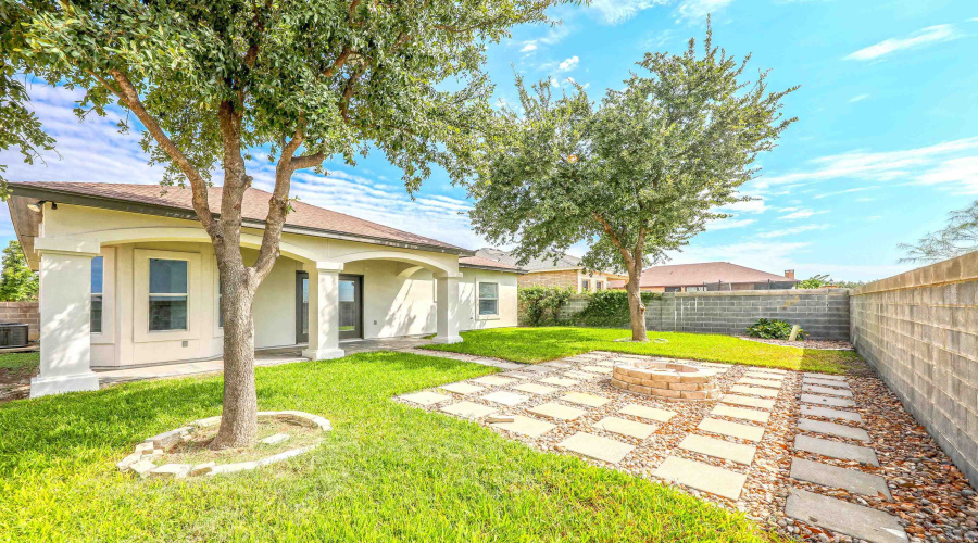 3921 Aidin St, Laredo, Texas 78045, 3 Bedrooms Bedrooms, 7 Rooms Rooms,2 BathroomsBathrooms,Residential,For Rent,3921 Aidin St,20253656