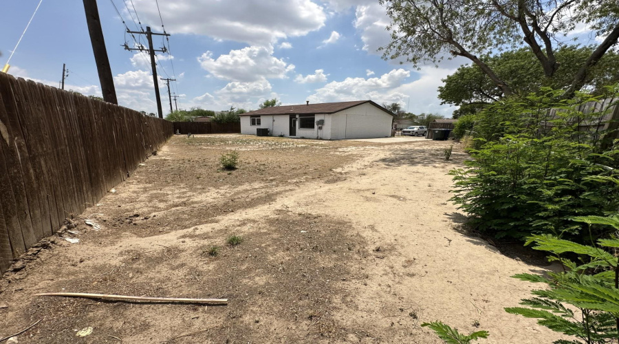 4640 Monterrey Lp, Laredo, Texas 78041, 3 Bedrooms Bedrooms, 5 Rooms Rooms,1 BathroomBathrooms,Residential,For Sale,4640 Monterrey Lp,20253659