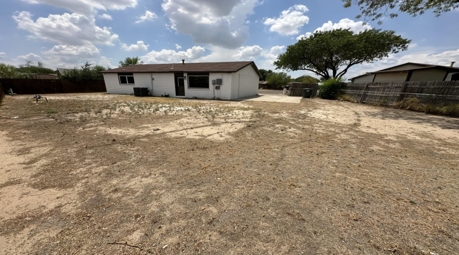 4640 Monterrey Lp, Laredo, Texas 78041, 3 Bedrooms Bedrooms, 5 Rooms Rooms,1 BathroomBathrooms,Residential,For Sale,4640 Monterrey Lp,20253659