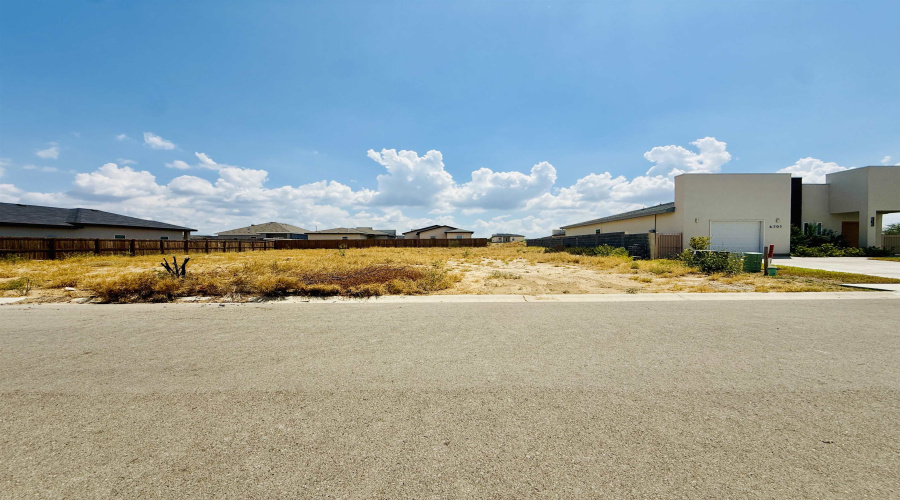 6703 El Jinete Dr., LAREDO, Texas 78046, ,Land,For Sale,6703 El Jinete Dr.,20253662