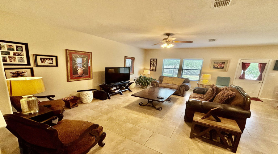 15115 Cerralvo Dr, Laredo, Texas 78045, 3 Bedrooms Bedrooms, 6 Rooms Rooms,2 BathroomsBathrooms,Residential,For Sale,15115 Cerralvo Dr,20253664