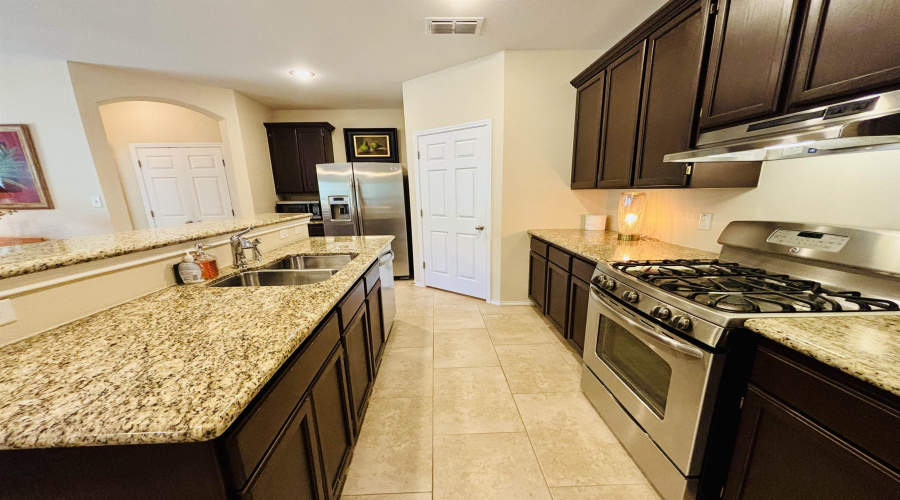 15115 Cerralvo Dr, Laredo, Texas 78045, 3 Bedrooms Bedrooms, 6 Rooms Rooms,2 BathroomsBathrooms,Residential,For Sale,15115 Cerralvo Dr,20253664