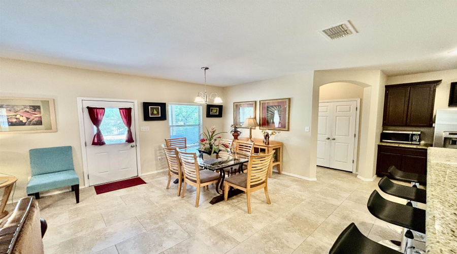 15115 Cerralvo Dr, Laredo, Texas 78045, 3 Bedrooms Bedrooms, 6 Rooms Rooms,2 BathroomsBathrooms,Residential,For Sale,15115 Cerralvo Dr,20253664