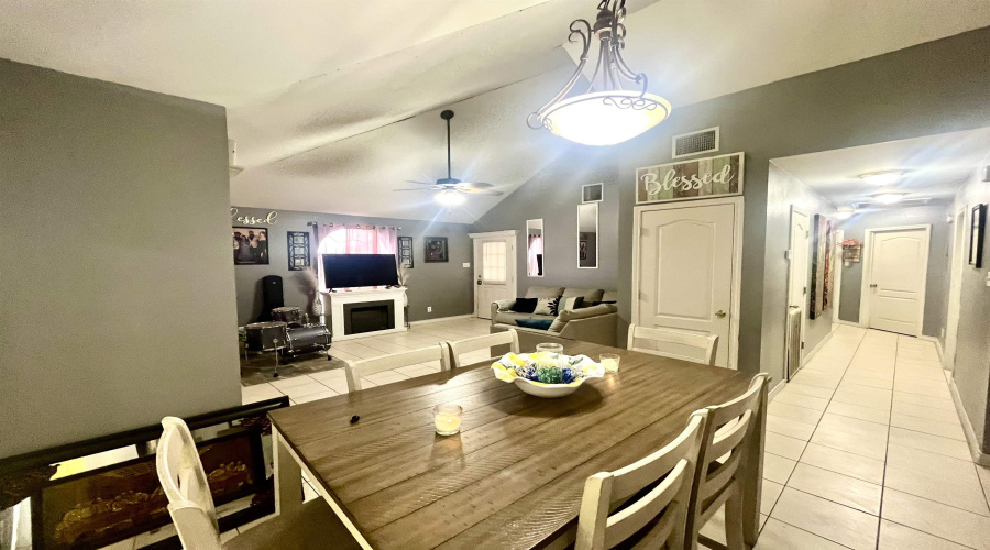 802 Prancer Rd, Laredo, Texas 78045, 3 Bedrooms Bedrooms, 5 Rooms Rooms,2 BathroomsBathrooms,Residential,For Sale,802 Prancer Rd,20253676