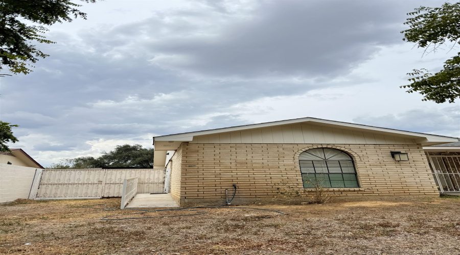 118 Illinois St, Laredo, Texas 78041, 1 Bedroom Bedrooms, 2 Rooms Rooms,1 BathroomBathrooms,Residential,For Rent,118 Illinois St,20253677