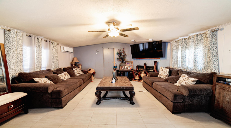 4935 Paz Ln, Laredo, Texas 78046, 3 Bedrooms Bedrooms, 4 Rooms Rooms,2 BathroomsBathrooms,Residential,For Sale,4935 Paz Ln,20253679