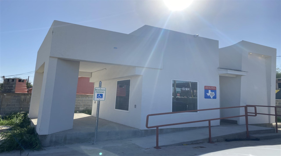 2613 San Dario Ave, Laredo, Texas 78040, 1 Room Rooms,1 BathroomBathrooms,Commercial retail/office,For Rent,2613 San Dario Ave,20253683