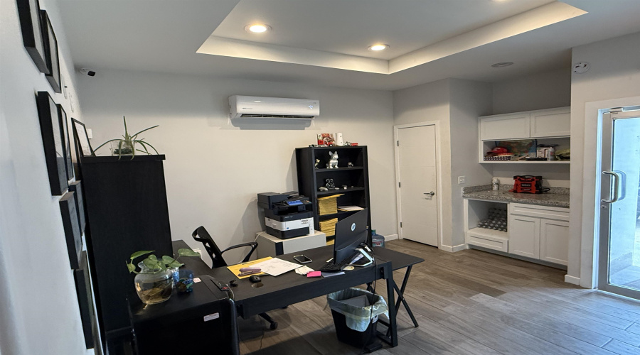 2613 San Dario Ave, Laredo, Texas 78040, 1 Room Rooms,1 BathroomBathrooms,Commercial retail/office,For Rent,2613 San Dario Ave,20253683