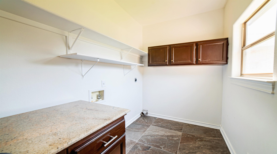 3103 Dante Lp, Laredo, Texas 78041, 4 Bedrooms Bedrooms, 8 Rooms Rooms,3 BathroomsBathrooms,Residential,For Sale,3103 Dante Lp,20253684