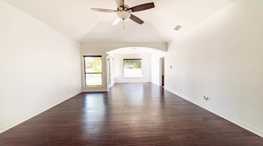 3103 Dante Lp, Laredo, Texas 78041, 4 Bedrooms Bedrooms, 8 Rooms Rooms,3 BathroomsBathrooms,Residential,For Sale,3103 Dante Lp,20253684