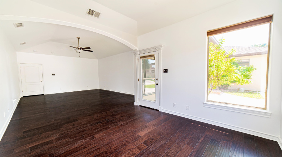 3103 Dante Lp, Laredo, Texas 78041, 4 Bedrooms Bedrooms, 8 Rooms Rooms,3 BathroomsBathrooms,Residential,For Sale,3103 Dante Lp,20253684