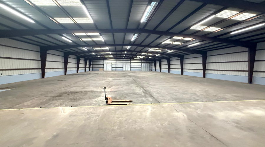 5812 East Dr, Laredo, Texas 78041, 1 Bedroom Bedrooms, 51 Rooms Rooms,4 BathroomsBathrooms,Commercial/industrial,For Rent,5812 East Dr,20253688