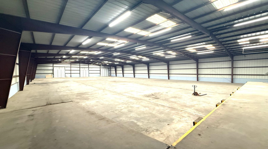 5812 East Dr, Laredo, Texas 78041, 1 Bedroom Bedrooms, 51 Rooms Rooms,4 BathroomsBathrooms,Commercial/industrial,For Rent,5812 East Dr,20253688