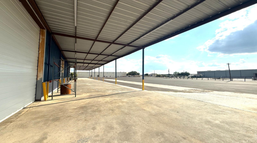 5812 East Dr, Laredo, Texas 78041, 1 Bedroom Bedrooms, 51 Rooms Rooms,4 BathroomsBathrooms,Commercial/industrial,For Rent,5812 East Dr,20253688