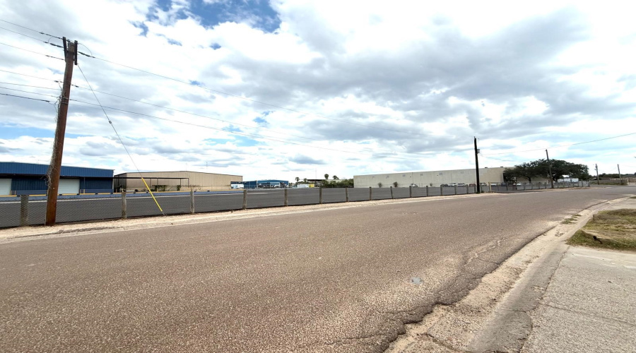 5812 East Dr, Laredo, Texas 78041, 1 Bedroom Bedrooms, 51 Rooms Rooms,4 BathroomsBathrooms,Commercial/industrial,For Rent,5812 East Dr,20253688