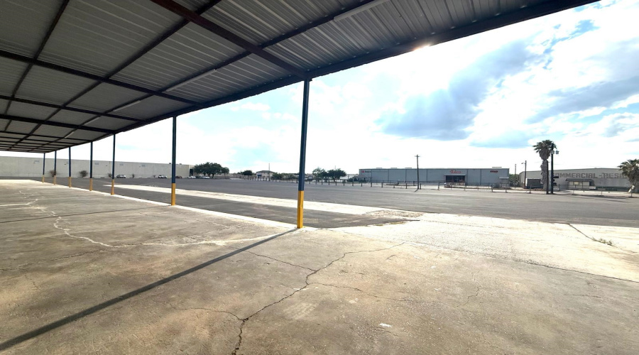 5812 East Dr, Laredo, Texas 78041, 1 Bedroom Bedrooms, 51 Rooms Rooms,4 BathroomsBathrooms,Commercial/industrial,For Rent,5812 East Dr,20253688