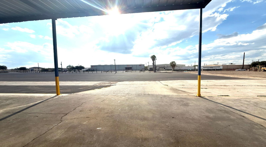 5812 East Dr, Laredo, Texas 78041, 1 Bedroom Bedrooms, 51 Rooms Rooms,4 BathroomsBathrooms,Commercial/industrial,For Rent,5812 East Dr,20253688