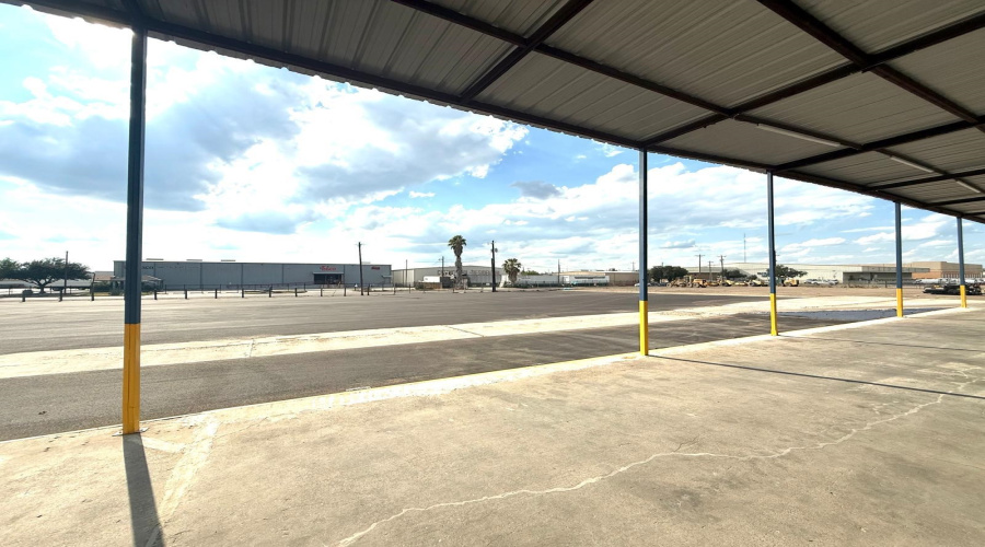 5812 East Dr, Laredo, Texas 78041, 1 Bedroom Bedrooms, 51 Rooms Rooms,4 BathroomsBathrooms,Commercial/industrial,For Rent,5812 East Dr,20253688