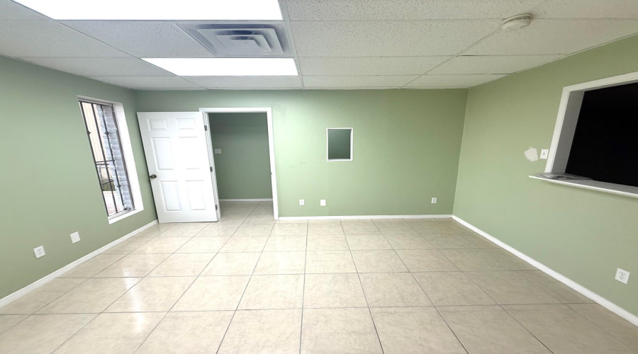 5812 East Dr, Laredo, Texas 78041, 1 Bedroom Bedrooms, 51 Rooms Rooms,4 BathroomsBathrooms,Commercial/industrial,For Rent,5812 East Dr,20253688