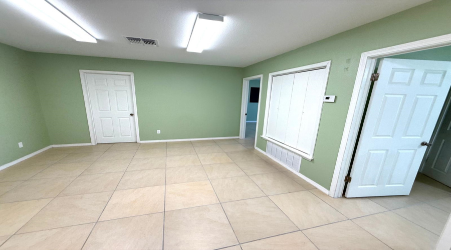 5812 East Dr, Laredo, Texas 78041, 1 Bedroom Bedrooms, 51 Rooms Rooms,4 BathroomsBathrooms,Commercial/industrial,For Rent,5812 East Dr,20253688