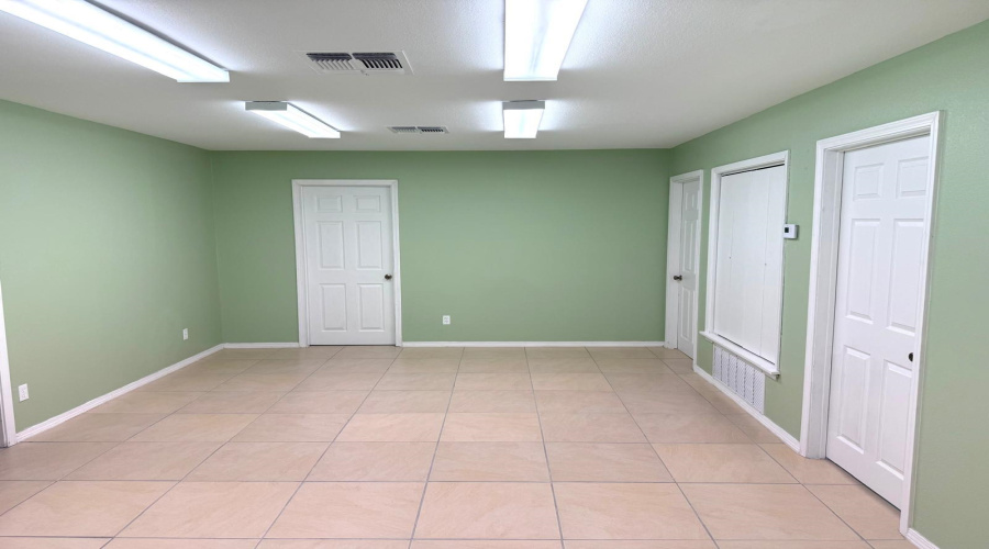 5812 East Dr, Laredo, Texas 78041, 1 Bedroom Bedrooms, 51 Rooms Rooms,4 BathroomsBathrooms,Commercial/industrial,For Rent,5812 East Dr,20253688