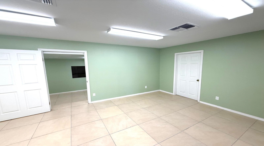 5812 East Dr, Laredo, Texas 78041, 1 Bedroom Bedrooms, 51 Rooms Rooms,4 BathroomsBathrooms,Commercial/industrial,For Rent,5812 East Dr,20253688