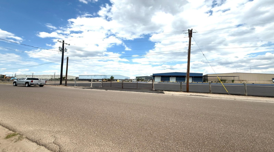 5812 East Dr, Laredo, Texas 78041, 1 Bedroom Bedrooms, 51 Rooms Rooms,4 BathroomsBathrooms,Commercial/industrial,For Rent,5812 East Dr,20253688