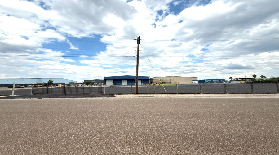 5812 East Dr, Laredo, Texas 78041, 1 Bedroom Bedrooms, 51 Rooms Rooms,4 BathroomsBathrooms,Commercial/industrial,For Rent,5812 East Dr,20253688