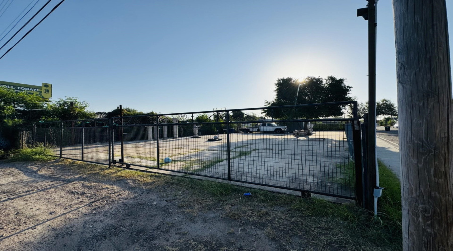 3101 San Dario Ave, Laredo, Texas 78040, ,Land,For Rent,3101 San Dario Ave,20253702