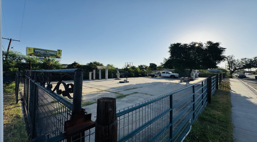 3101 San Dario Ave, Laredo, Texas 78040, ,Land,For Rent,3101 San Dario Ave,20253702