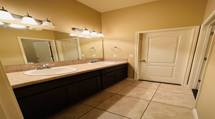 5812 Montevista Dr., Laredo, Texas 78041, 3 Bedrooms Bedrooms, 5 Rooms Rooms,2 BathroomsBathrooms,Residential,For Rent,5812 Montevista Dr.,20253700