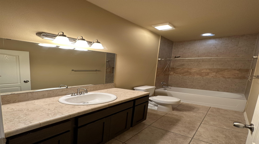 5812 Montevista Dr., Laredo, Texas 78041, 3 Bedrooms Bedrooms, 5 Rooms Rooms,2 BathroomsBathrooms,Residential,For Rent,5812 Montevista Dr.,20253700