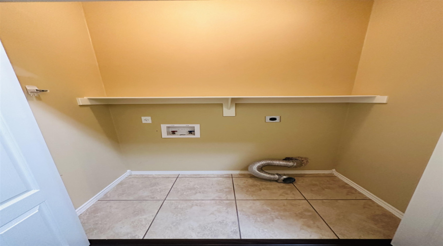 5812 Montevista Dr., Laredo, Texas 78041, 3 Bedrooms Bedrooms, 5 Rooms Rooms,2 BathroomsBathrooms,Residential,For Rent,5812 Montevista Dr.,20253700