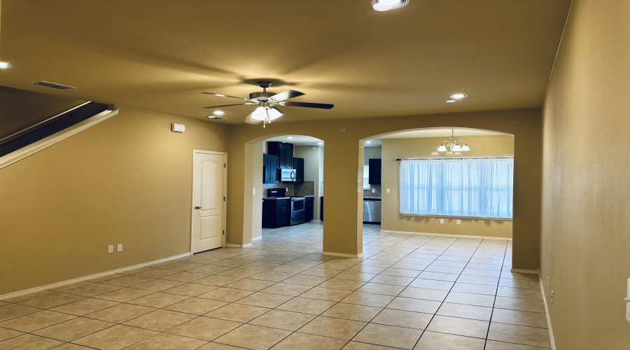 5812 Montevista Dr., Laredo, Texas 78041, 3 Bedrooms Bedrooms, 5 Rooms Rooms,2 BathroomsBathrooms,Residential,For Rent,5812 Montevista Dr.,20253700