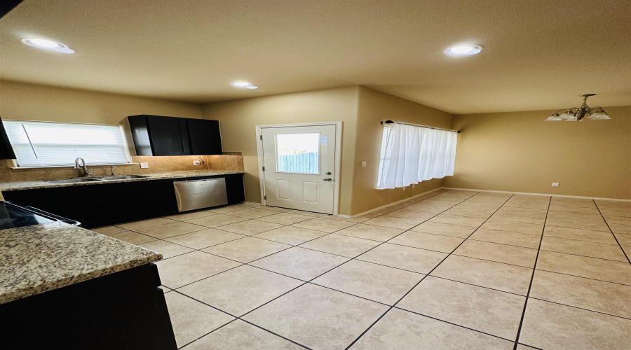 5812 Montevista Dr., Laredo, Texas 78041, 3 Bedrooms Bedrooms, 5 Rooms Rooms,2 BathroomsBathrooms,Residential,For Rent,5812 Montevista Dr.,20253700