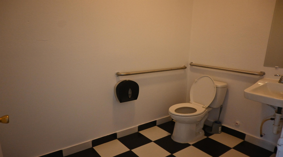 3302 Cuatro Vientos Dr, Laredo, Texas 78046, 6 Rooms Rooms,1 BathroomBathrooms,Commercial retail/office,For Sale,3302 Cuatro Vientos Dr,20253713