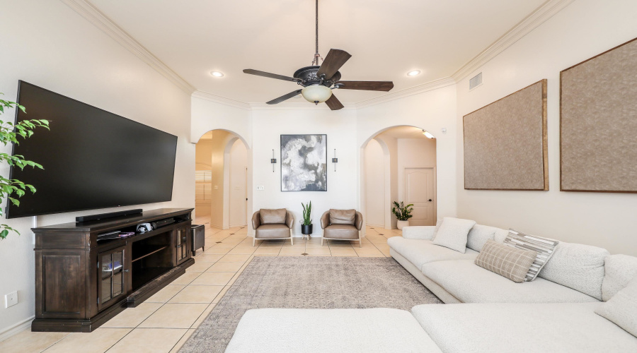 10619 Kirby Dr, LAREDO, Texas 78045, 6 Bedrooms Bedrooms, 9 Rooms Rooms,3 BathroomsBathrooms,Residential,For Sale,10619 Kirby Dr,20253708