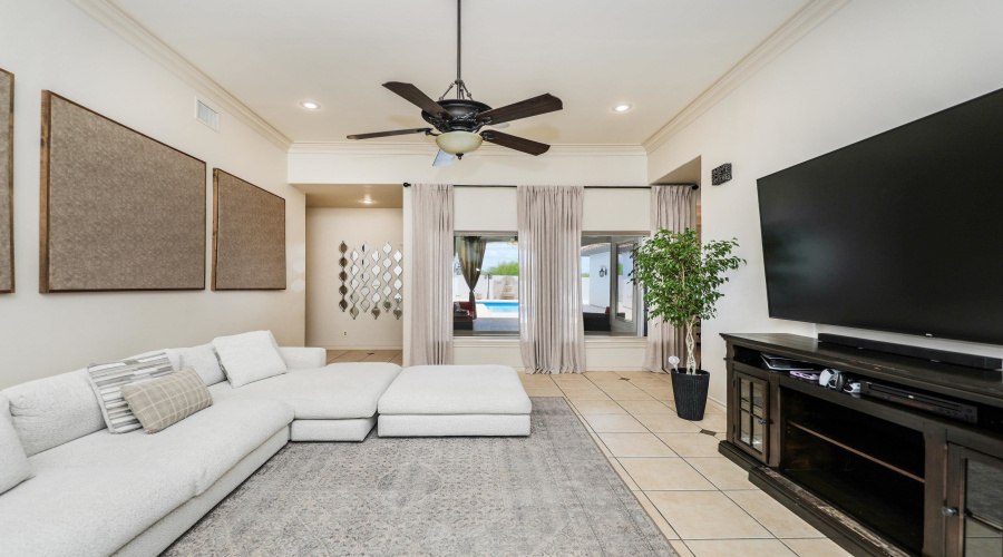 10619 Kirby Dr, LAREDO, Texas 78045, 6 Bedrooms Bedrooms, 9 Rooms Rooms,3 BathroomsBathrooms,Residential,For Sale,10619 Kirby Dr,20253708