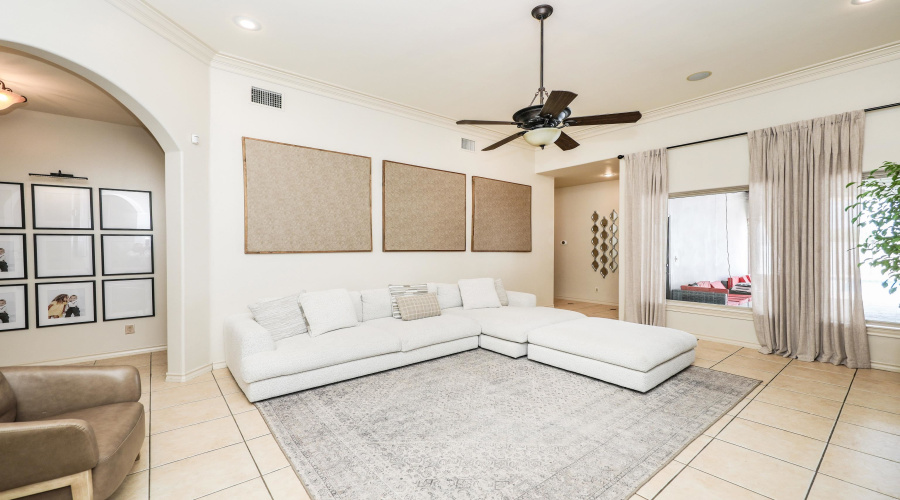 10619 Kirby Dr, LAREDO, Texas 78045, 6 Bedrooms Bedrooms, 9 Rooms Rooms,3 BathroomsBathrooms,Residential,For Sale,10619 Kirby Dr,20253708