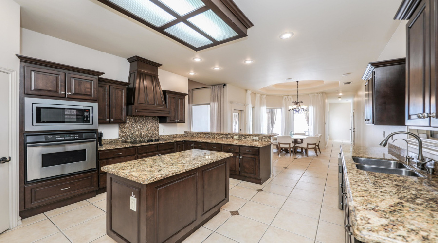 10619 Kirby Dr, LAREDO, Texas 78045, 6 Bedrooms Bedrooms, 9 Rooms Rooms,3 BathroomsBathrooms,Residential,For Sale,10619 Kirby Dr,20253708