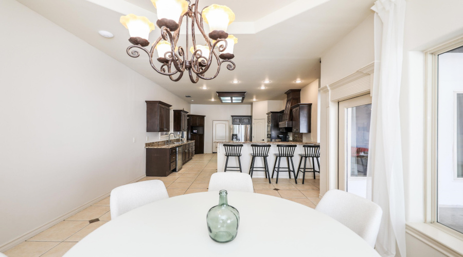 10619 Kirby Dr, LAREDO, Texas 78045, 6 Bedrooms Bedrooms, 9 Rooms Rooms,3 BathroomsBathrooms,Residential,For Sale,10619 Kirby Dr,20253708