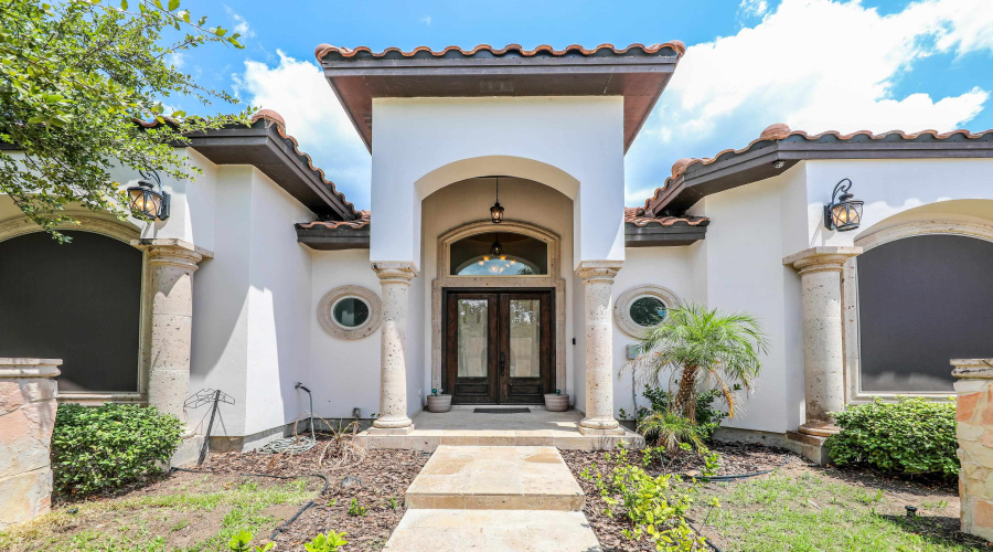 10619 Kirby Dr, LAREDO, Texas 78045, 6 Bedrooms Bedrooms, 9 Rooms Rooms,3 BathroomsBathrooms,Residential,For Sale,10619 Kirby Dr,20253708