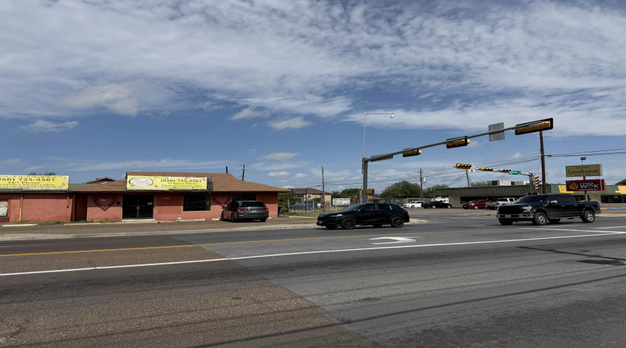 1119 Bustamante St, Laredo, TX, Texas 78041, 1 Room Rooms,2 BathroomsBathrooms,Commercial retail/office,For Sale,1119 Bustamante St,20253714