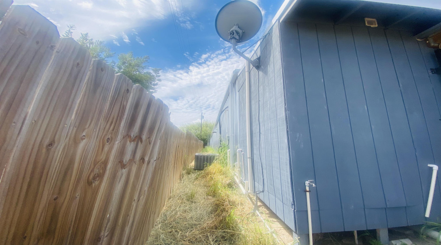 100 JAIME J ZAPATA ST, Falcon, Texas 78564, 1 Room Rooms,3 BathroomsBathrooms,Commercial retail/office,For Sale,100 JAIME J ZAPATA ST,20253725