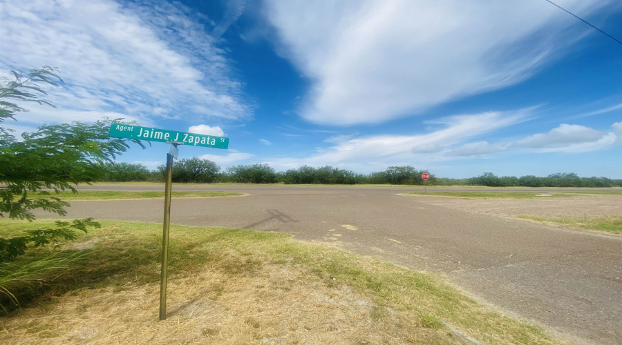 100 JAIME J ZAPATA ST, Falcon, Texas 78564, 1 Room Rooms,3 BathroomsBathrooms,Commercial retail/office,For Sale,100 JAIME J ZAPATA ST,20253725