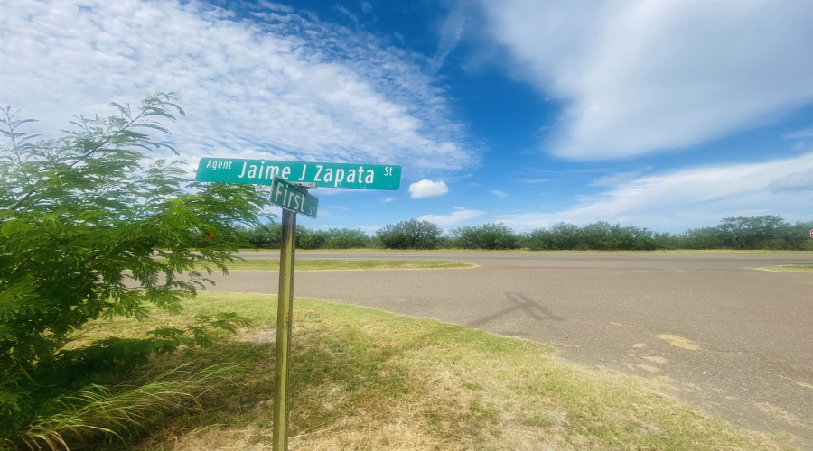 100 JAIME J ZAPATA ST, Falcon, Texas 78564, 1 Room Rooms,3 BathroomsBathrooms,Commercial retail/office,For Sale,100 JAIME J ZAPATA ST,20253725