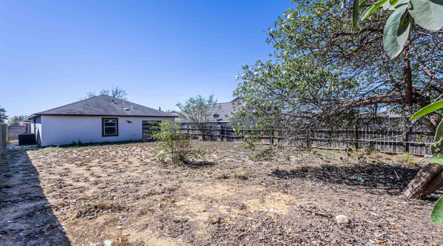 622 Susie Dr, LAREDO, Texas 78046, 3 Bedrooms Bedrooms, 5 Rooms Rooms,2 BathroomsBathrooms,Residential,For Sale,622 Susie Dr,20251129