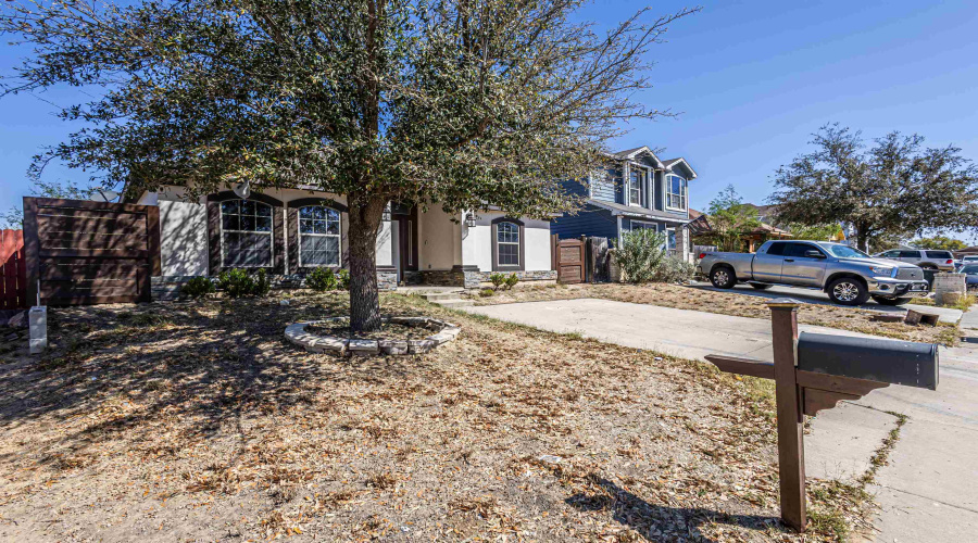 622 Susie Dr, LAREDO, Texas 78046, 3 Bedrooms Bedrooms, 5 Rooms Rooms,2 BathroomsBathrooms,Residential,For Sale,622 Susie Dr,20251129